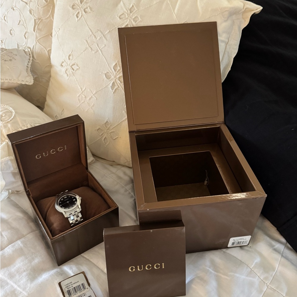 GUCCI black stainless steel watch with date. - Picture 15 of 16